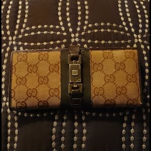 Women's Authentic Gucci Vintage Wallet/ GG Pattern